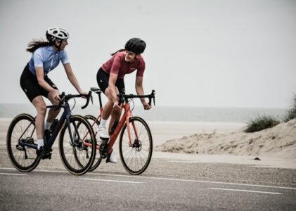 Endurance, Timing, and Downtime: Cycling Discipline and Modern Digital Relaxation