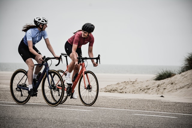 Endurance, Timing, and Downtime: Cycling Discipline and Modern Digital Relaxation