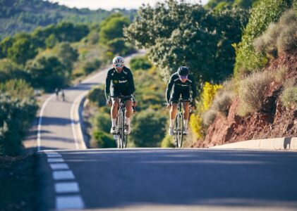 Cycling Performance Fundamentals: Comfort, Efficiency, and the Habits of Strong Riders