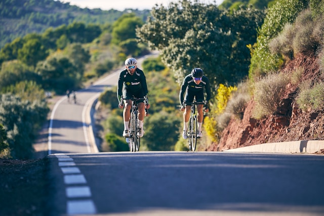 Cycling Performance Fundamentals: Comfort, Efficiency, and the Habits of Strong Riders